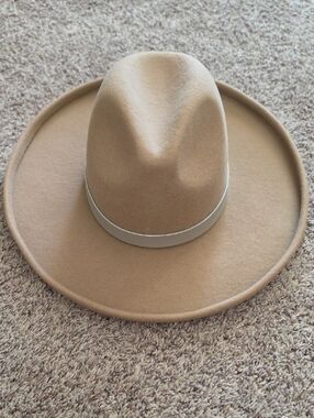 GIGI PIP Wide Brim Felt Hat in Camel with Light Band